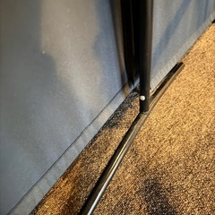 黒色 3パネル オフィスパーテーションの画像