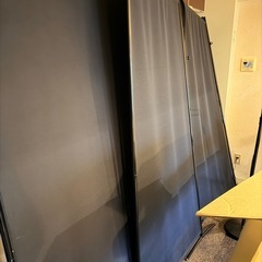 黒色 3パネル オフィスパーテーションの画像