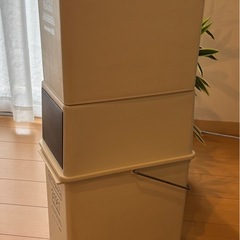 コンパクトな可愛いゴミ箱の画像