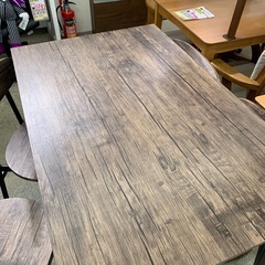 4人用ダイニングセットの画像