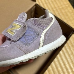 ニューバランス　13センチ　パープルの画像