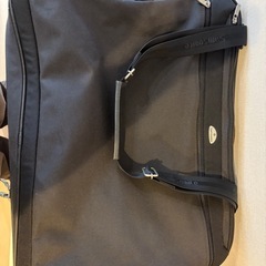 サムソナイトのスーツバッグの画像