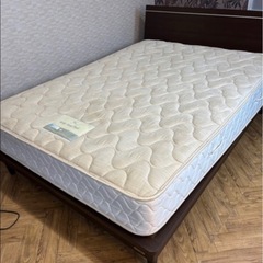 ダブルベッドの画像