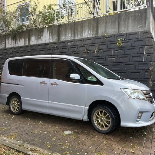 セレナ パールホワイト　来年まで車検付き