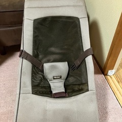 ハイローチェア、ベビービョルンバウンサー２点の画像