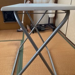 小さいテーブル【差し上げます】の画像