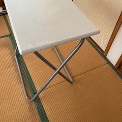 小さいテーブル【差し上げます】の画像