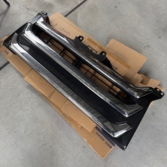 ハイエース　社外グリルの画像