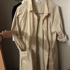 ベージュ　アーノルドパーマロングシャツの画像