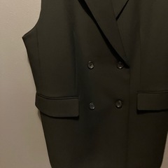 GU  ジレ　こんき今期の画像