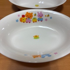 子供用カレー皿の画像