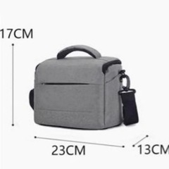 カメラバッグ　グレー　ショルダー　一眼レフの画像