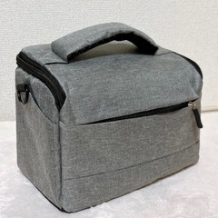 カメラバッグ　グレー　ショルダー　一眼レフの画像