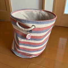 カバー付き ランドリーボックスの画像