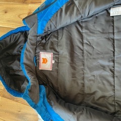 キッズのスキー、スノボーウエアーセットの画像