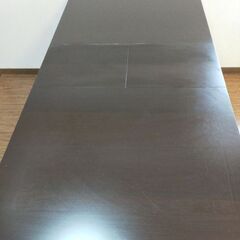 伸縮可能なダイニングテーブルの画像