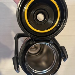 大きな水筒の画像