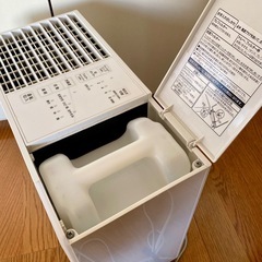 パナソニック気化式加湿器(10畳,18年製)　の画像
