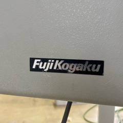 FujiKogaku TCU-550 電気視力表 視力検査機 通電OK／一部点灯不良あり 移動式スタンド付きの画像