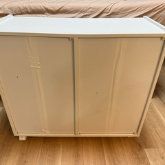 【中古】押入れに使えるブックシェルフ2台(キャスター付き)の画像