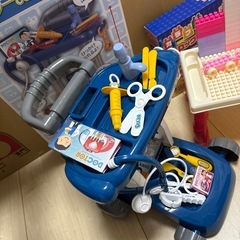 【おもちゃまとめ】DXドクターカートセット＆カラフルテーブルブロックセットの画像