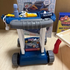 【おもちゃまとめ】DXドクターカートセット＆カラフルテーブルブロックセットの画像
