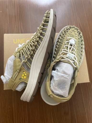 KEEN サンダル ミモザ