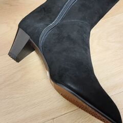 未使用ブーツ（スウェード風）　ブランド：Novusの画像