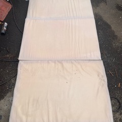 【引き取り限定】マットレス 掛け布団 敷布団 大量 緩衝材 養生 ペットシート シングル 用途様々 DIY    の画像