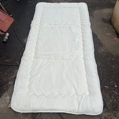 【引き取り限定】マットレス 掛け布団 敷布団 大量 緩衝材 養生 ペットシート シングル 用途様々 DIY    の画像
