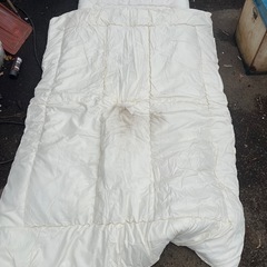 【引き取り限定】マットレス 掛け布団 敷布団 大量 緩衝材 養生 ペットシート シングル 用途様々 DIY    の画像