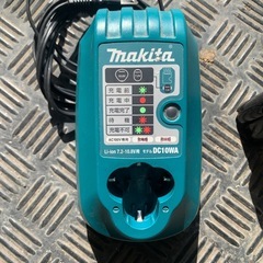 マキタ　充電器とマキタ互換バッテリー10.8V2.0Ahの画像