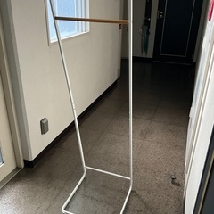 シンプルな洋服ラック洗濯物干しとしても⭕️の画像