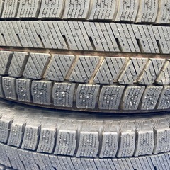 2024年新品冬タイヤブリヂストンVRX3ザックのアルミホイール付き軽自動車の画像