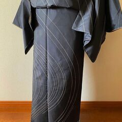 【未使用品】黒地に波紋の刺し子風の模様★袷の着物／やまと誂製の画像