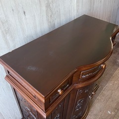 アンティーク調 コンソールキャビネット 木彫り 飾り棚 サイドボードの画像