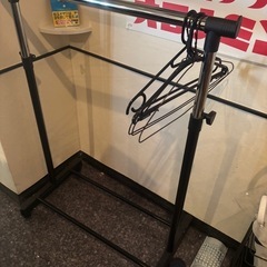 ハンガーラック2個の画像