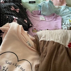 女の子服　夏冬問わずサイズ130〜140
の画像