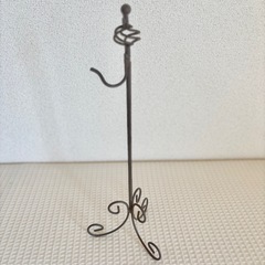 ドールスタンド　アンティーク風なフック付きスタンド　ディスプレイ　ぬいぐるみの画像