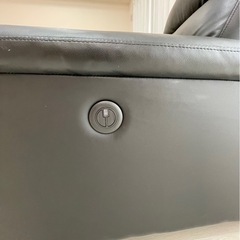 【至急】10月30日引き取り可能な方限定！！電動リクライニング３人掛けソファー金額交渉可！の画像