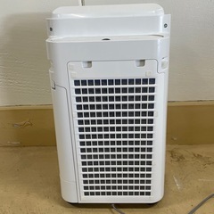 SHARP 加湿空気清浄機 KC-P50-W 2023年製 通電確認済み／フィルター未交換 ホワイト系の画像
