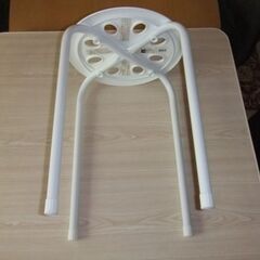 パイプ椅子　丸椅子の画像