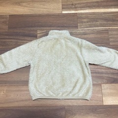 ユニクロ フリース ジッパー付き アウター クリーム色の画像