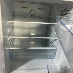 O 2510-653 Hisense ノンフロン冷凍冷蔵庫 HR-D1304 全定格内容積135L  2021年製 動作確認済み キズ 汚れありの画像