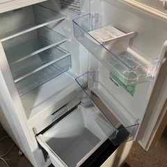 O 2510-653 Hisense ノンフロン冷凍冷蔵庫 HR-D1304 全定格内容積135L  2021年製 動作確認済み キズ 汚れありの画像