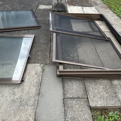 中古　TOSTEM　アルミサッシ　2セット　網戸付　2枚組 1070x1740の画像