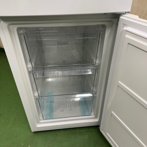 198 シャープ 中型冷蔵庫 230L 200L強 小型 一人暮らし 同棲使用も可能