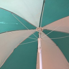 パラソルスタンドとおまけのパラソルの画像