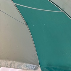 パラソルスタンドとおまけのパラソルの画像