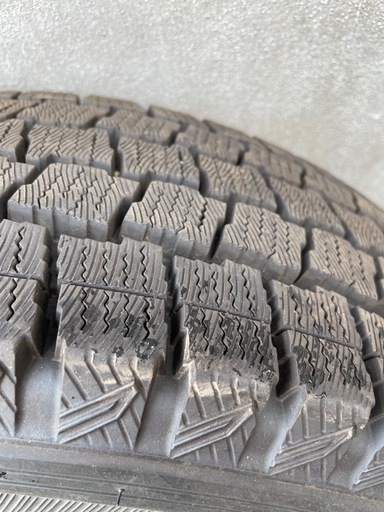 195/80R15 スタッドレスタイヤ　ハイエースなど